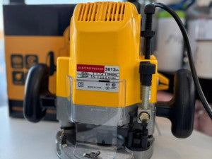 DVORUČNI FREZER DEWALT 1800 W