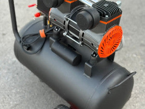 KOMPRESOR ZRAKA 24 LITRA