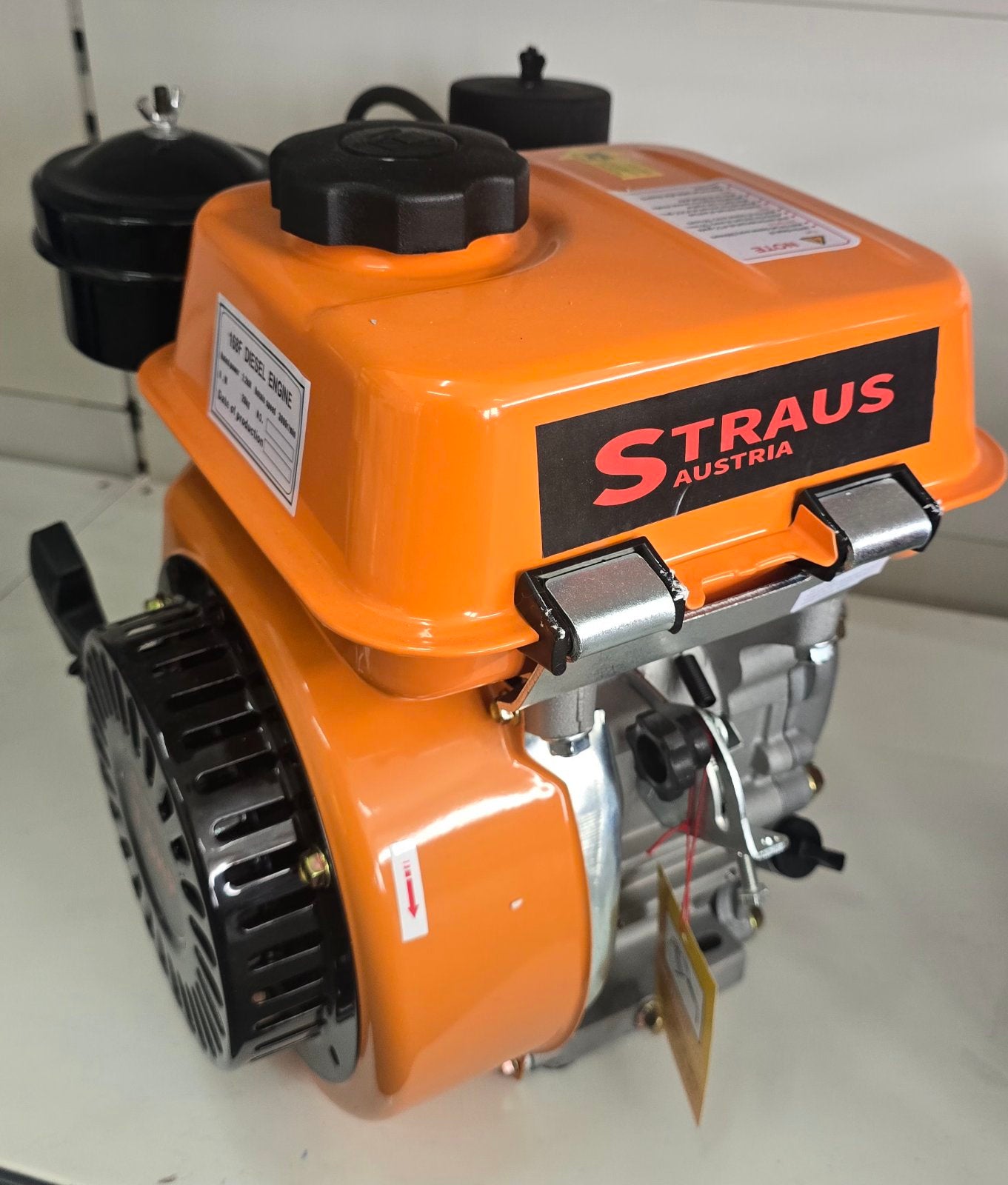 UNIVERZALNI DIZEL MOTOR 7.5 KS – STRAUS AUSTRIA